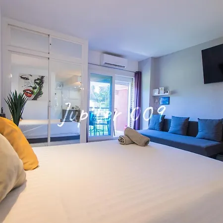 J009 - - Complex Minerva & Jupiter Apartment *